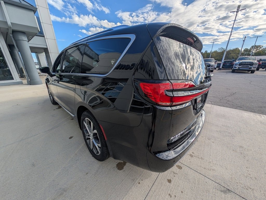 New 2026 Chrysler Pacifica Pinnacle image 6