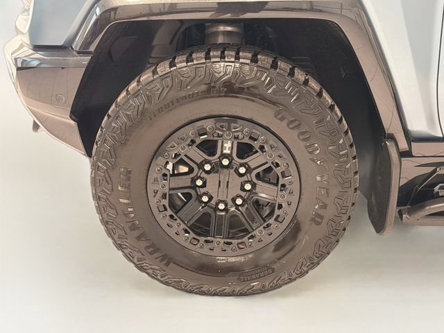 Used 2024 GMC Hummer EV 3X w/ Omega Edition AWD/4WD image 27