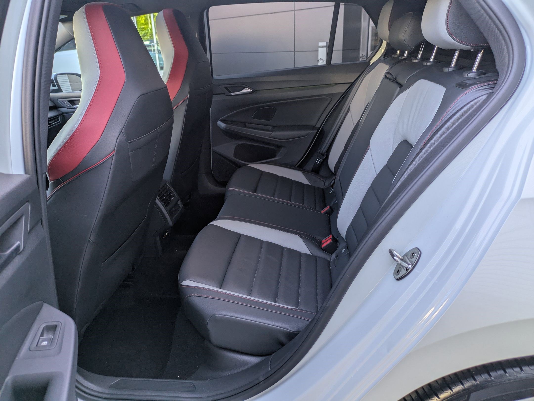 Used 2022 Volkswagen GTI SE FWD image 27