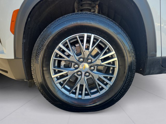Used 2026 Chevrolet Traverse LT w/ LPO, Floor Liner Package FWD image 9