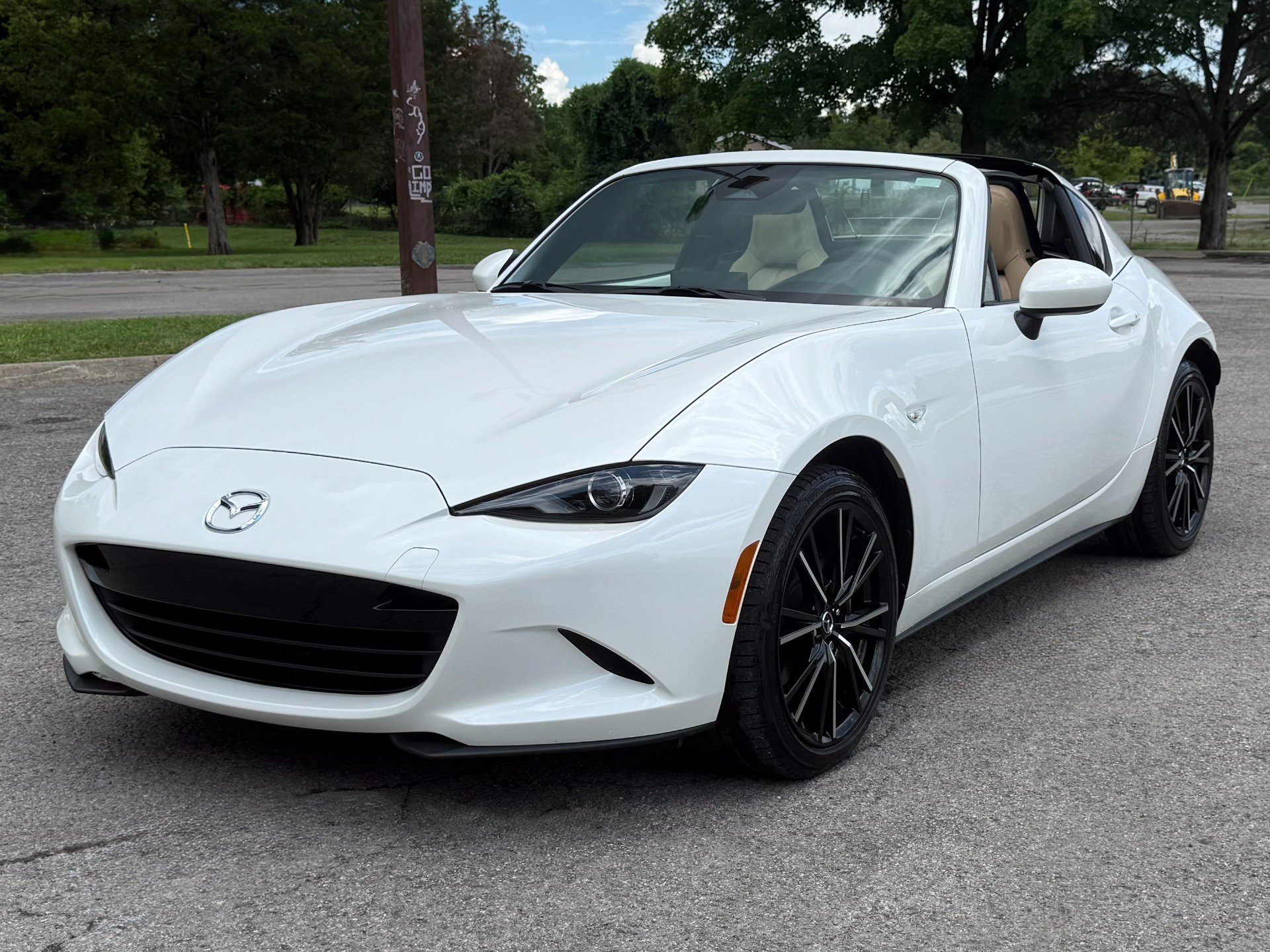 Used 2025 MAZDA MX-5 Miata RF Grand Touring RWD video 2