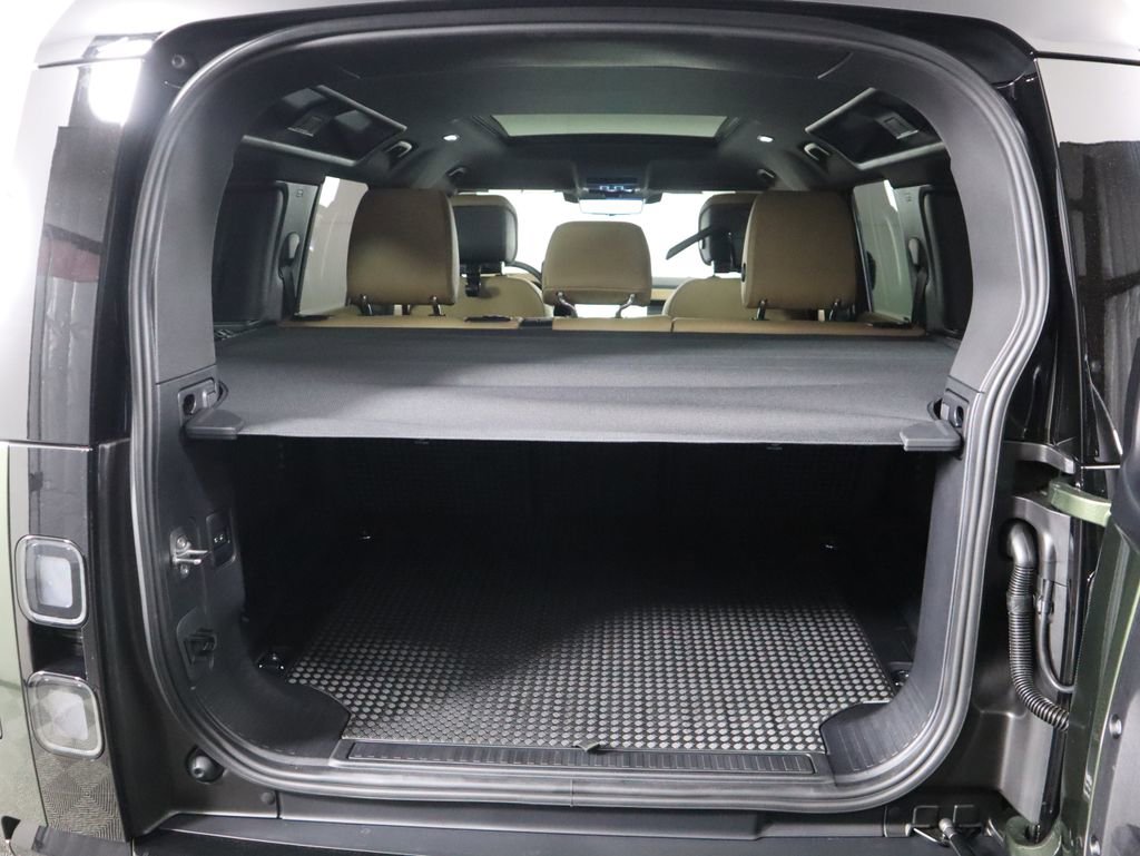 New 2026 Land Rover Defender 110 X-Dynamic SE image 30