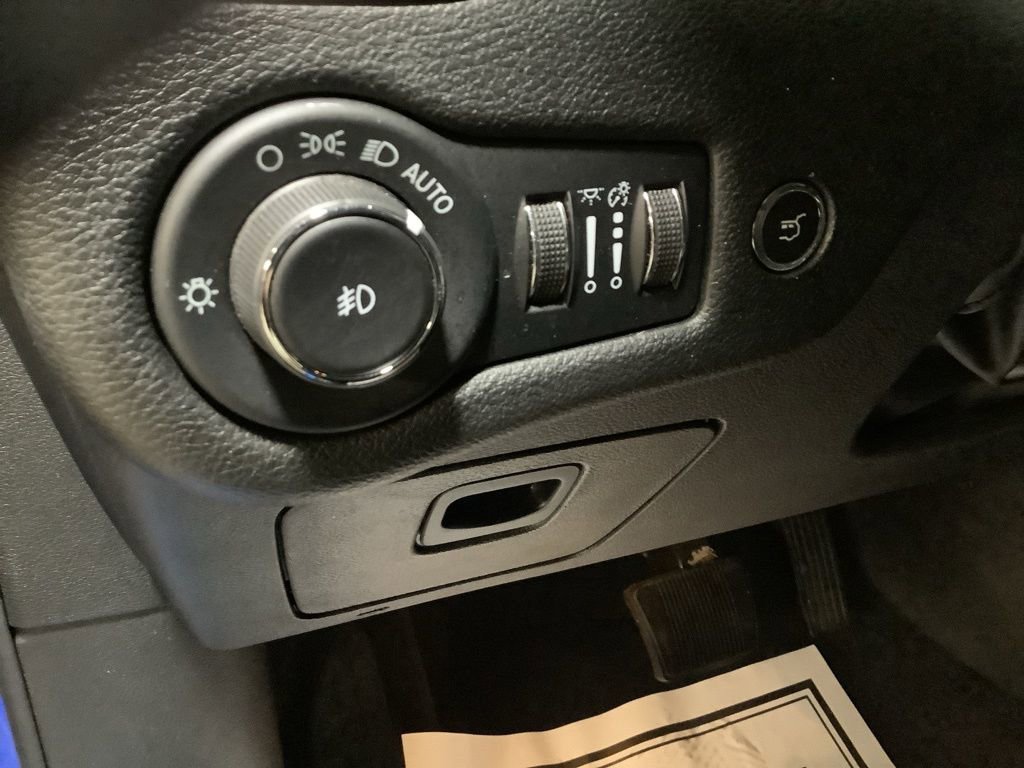 Used 2023 Jeep Cherokee Altitude Lux image 24