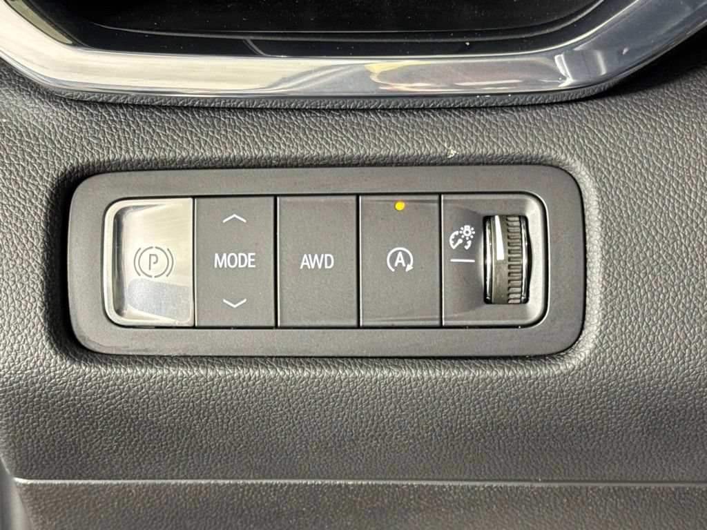 Certified 2025 GMC Acadia Denali w/ Super Cruise Package AWD/4WD image 28