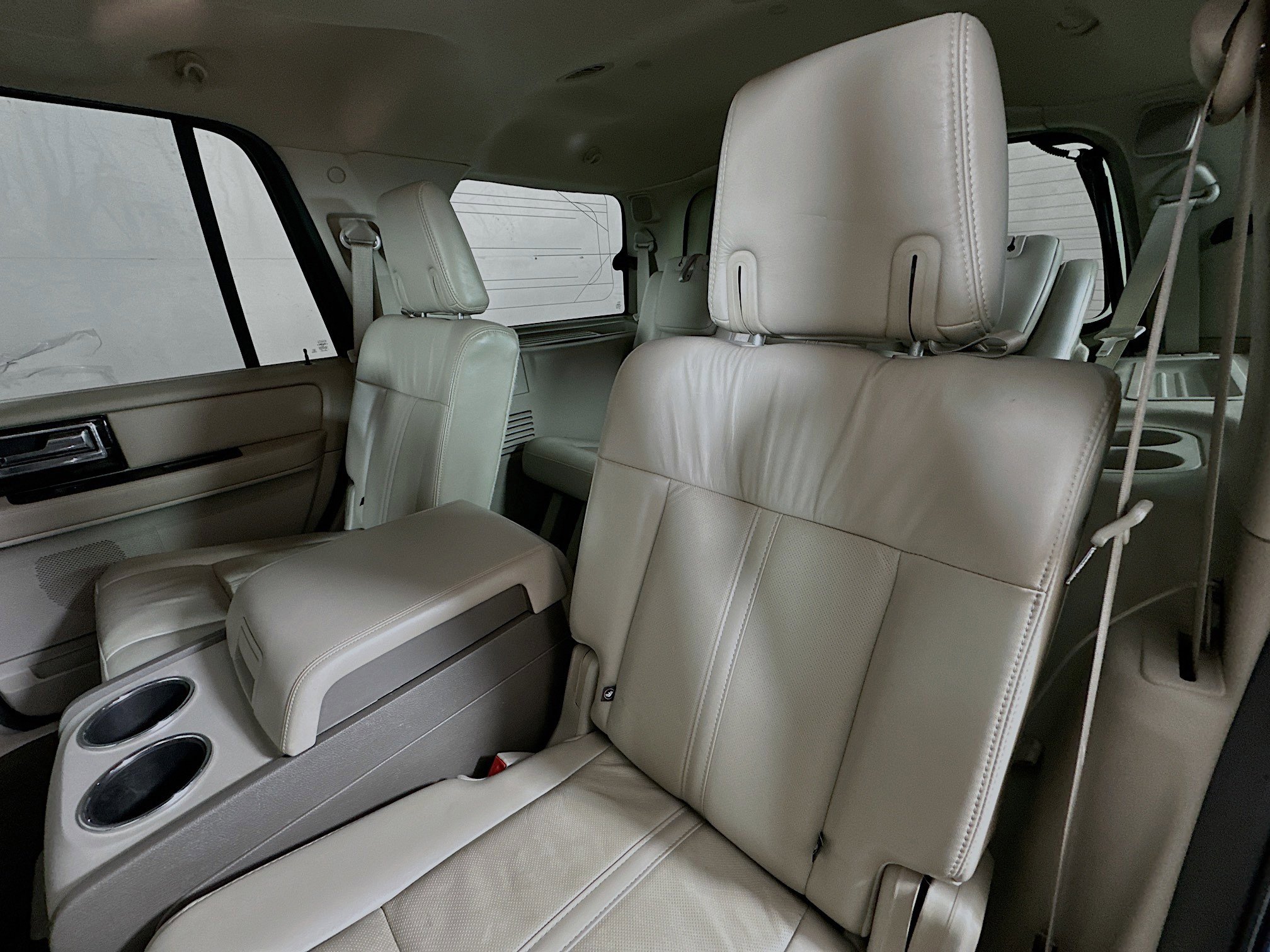 Used 2016 Lincoln Navigator Select AWD/4WD image 25
