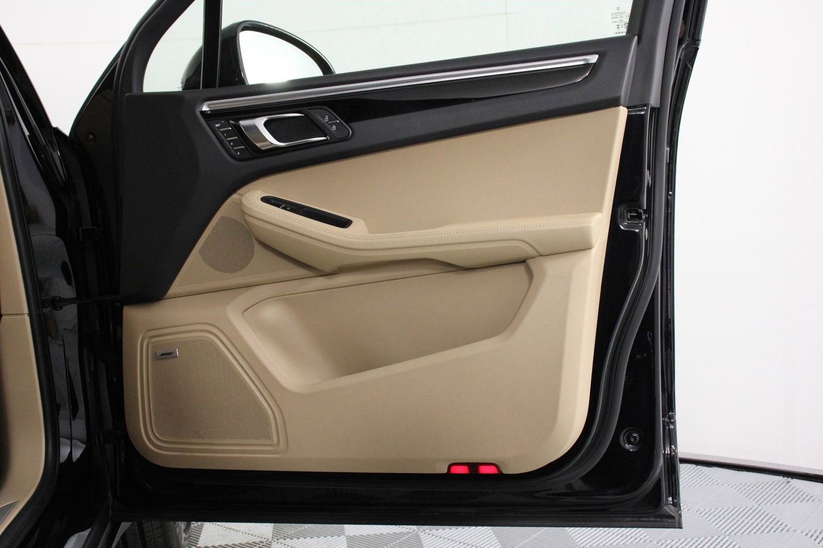 Certified 2023 Porsche Macan S image 23