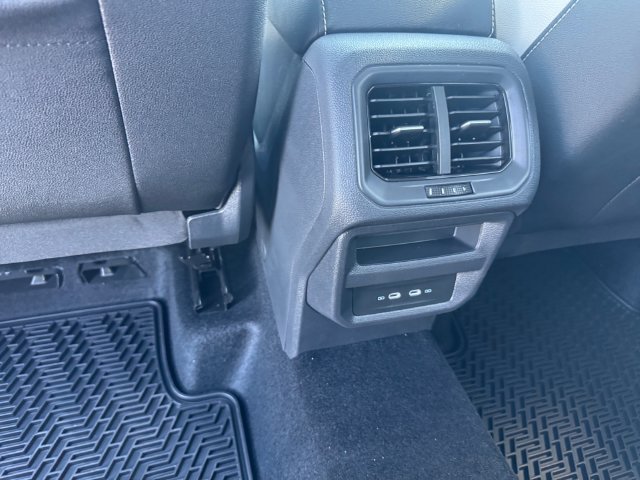 New 2026 Volkswagen Taos SE FWD image 12