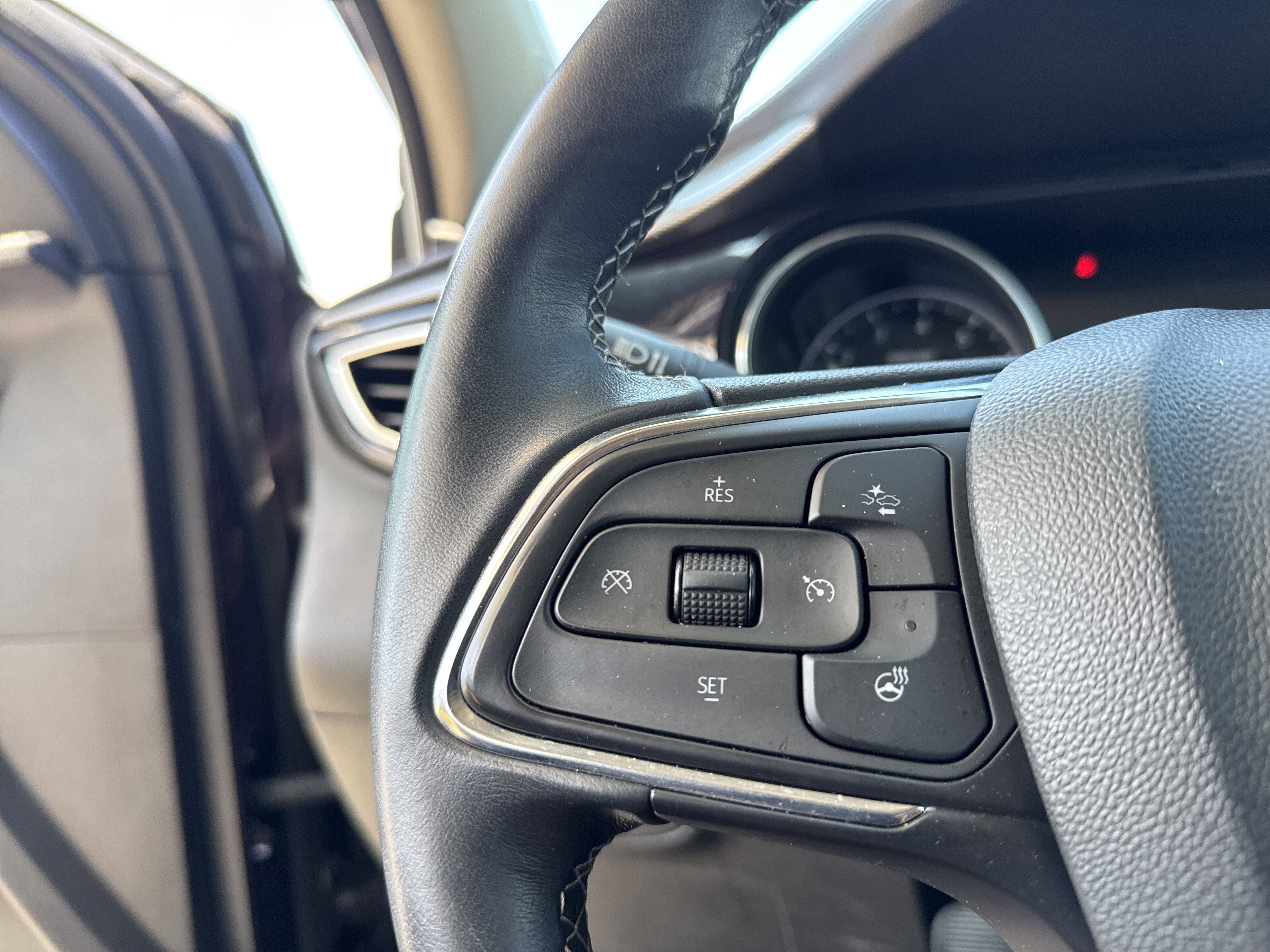 Used 2020 Buick Encore GX Essence w/ Experience Buick Package FWD image 19