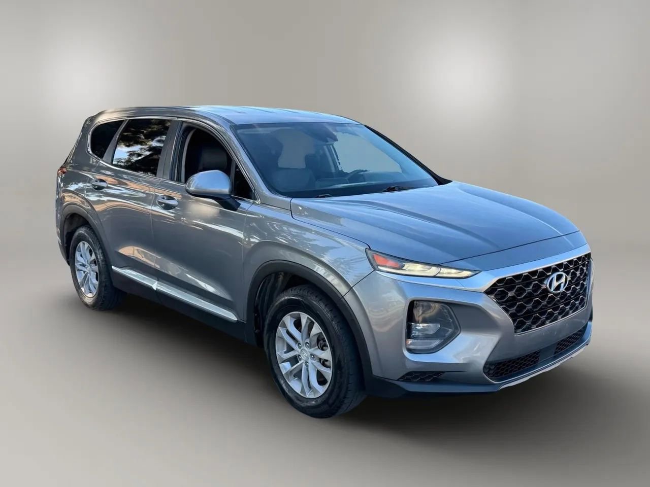 Used 2019 Hyundai Santa Fe SE FWD image 2