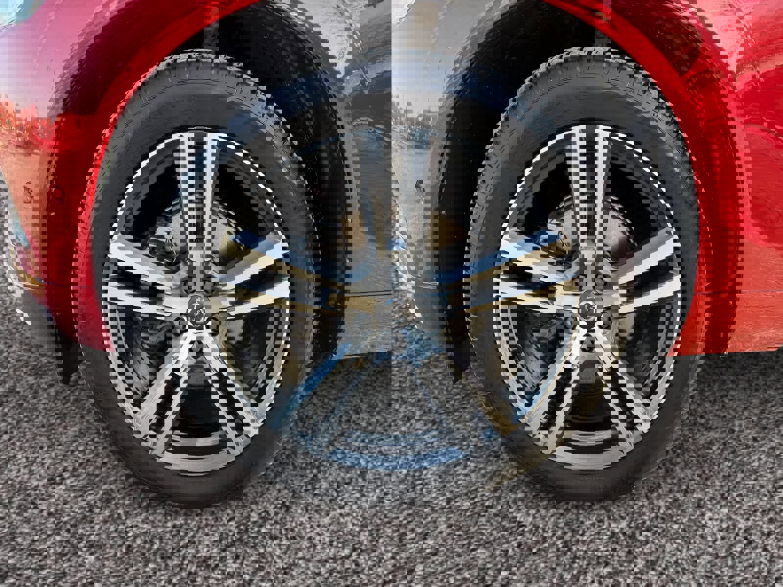 Used 2018 Volvo XC60 T5 Momentum w/ Vision Package image 14