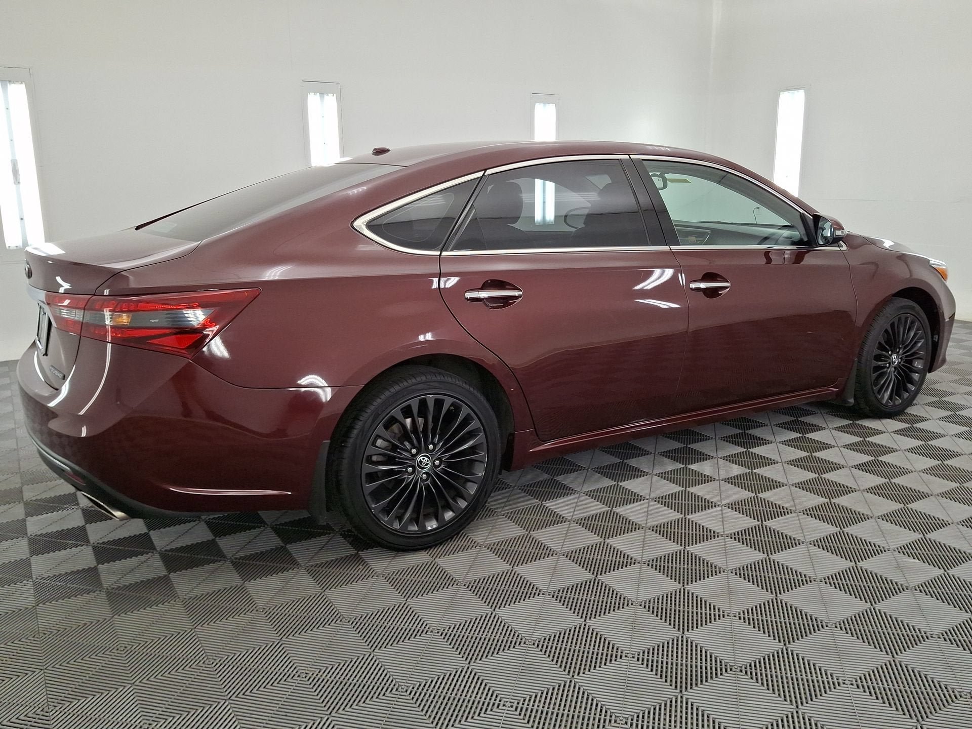 Used 2016 Toyota Avalon Touring FWD image 26