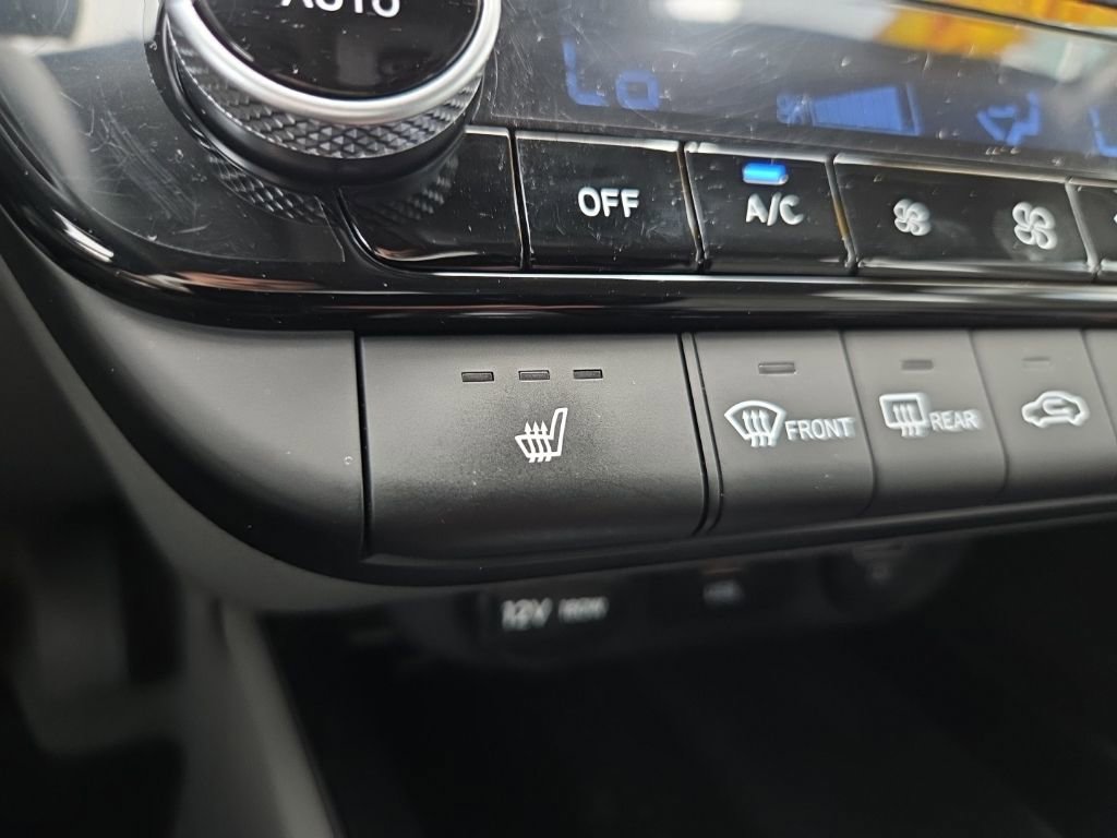 Used 2023 Hyundai Elantra SEL w/ Convenience Package image 37
