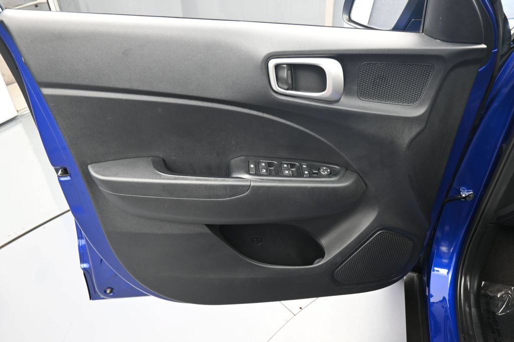 Used 2022 Hyundai Venue SEL FWD image 12