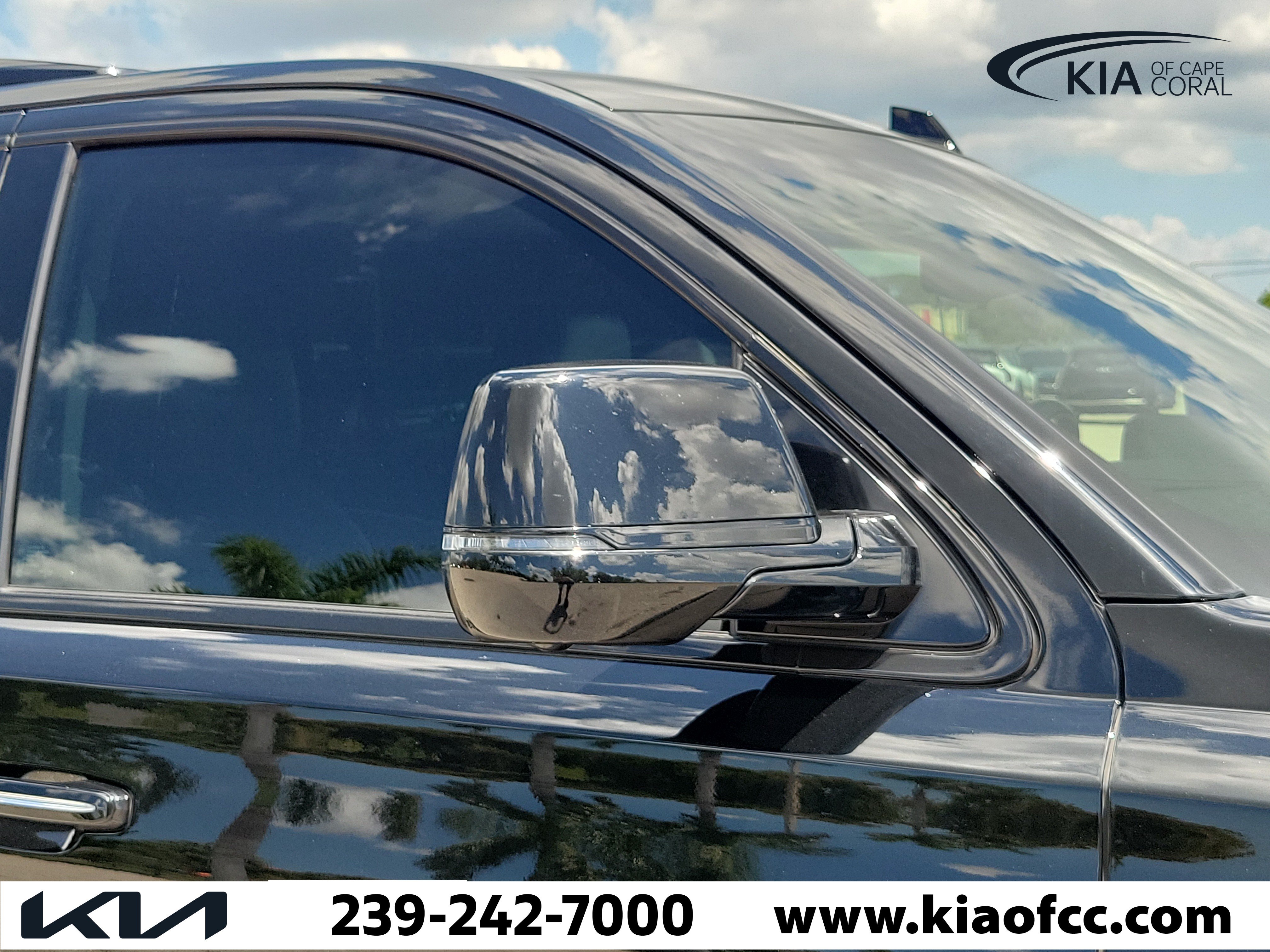 Used 2017 Cadillac Escalade Premium Luxury AWD/4WD image 8