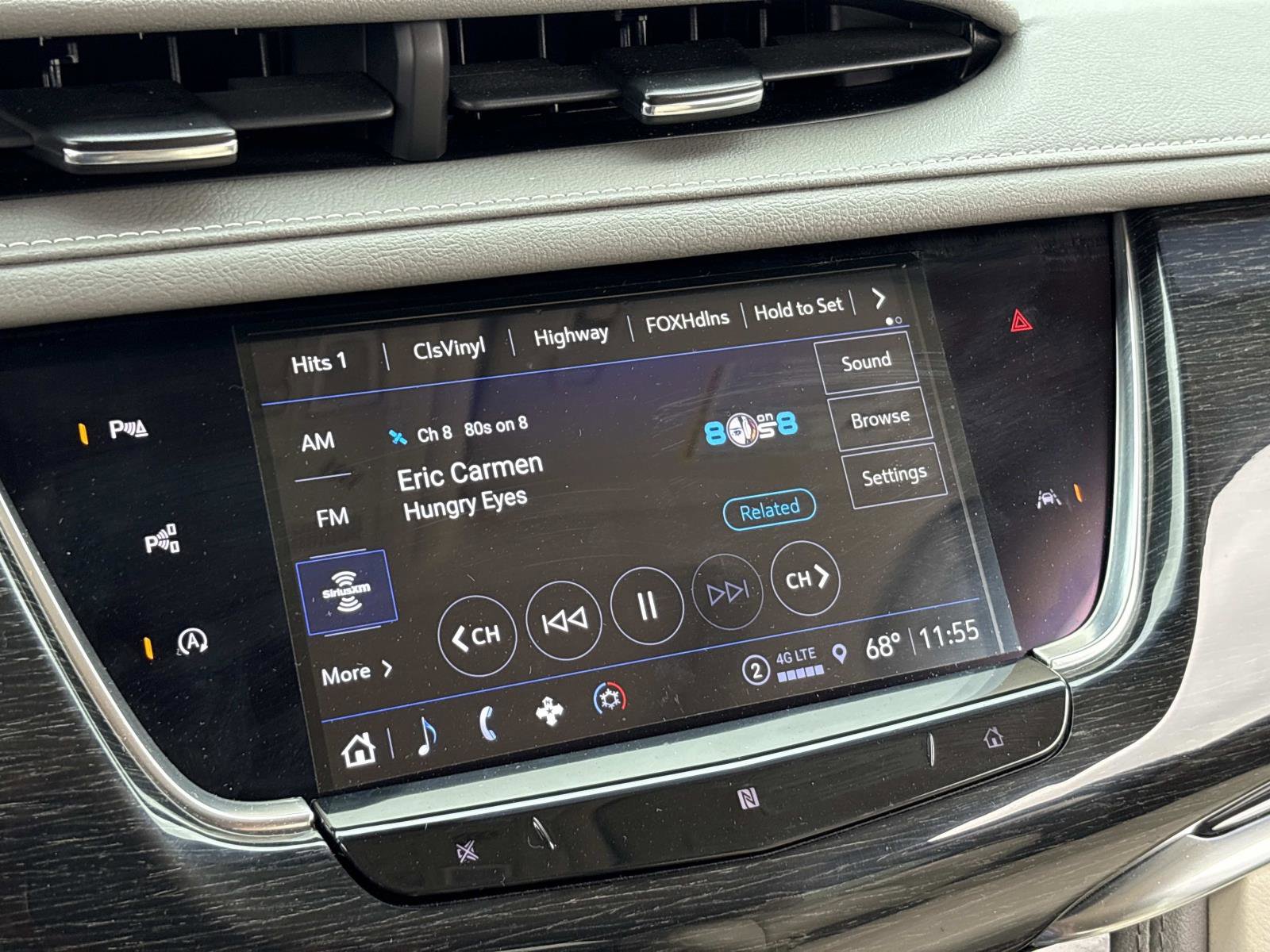 Used 2021 Cadillac XT6 Premium Luxury image 23