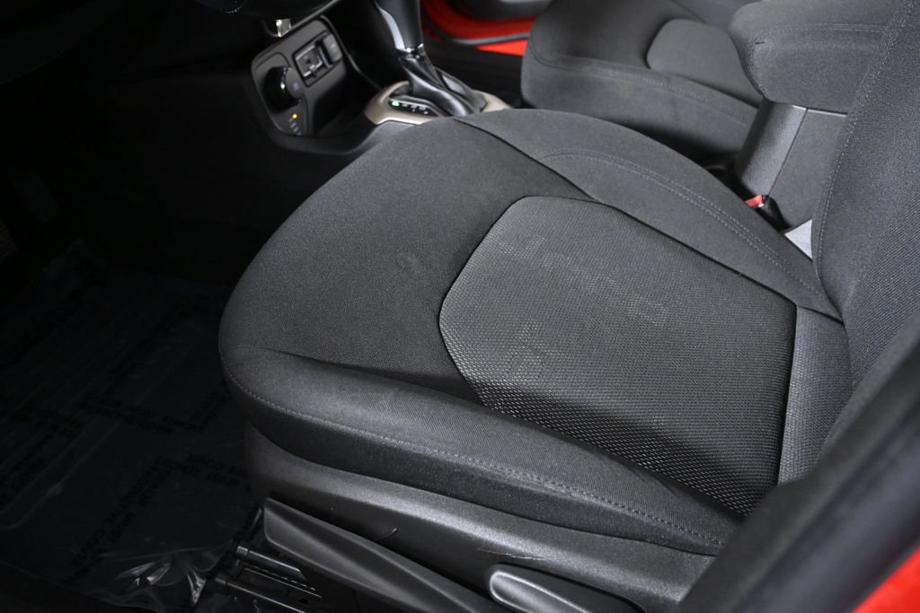 Used 2015 Jeep Renegade Latitude image 23