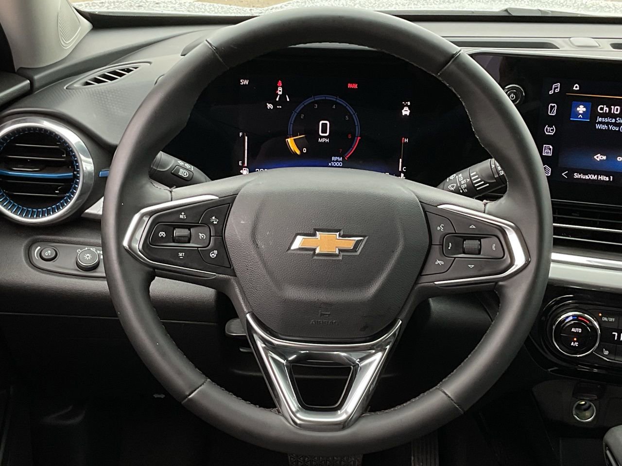 Used 2025 Chevrolet Trax LT w/ LT Convenience Package image 21