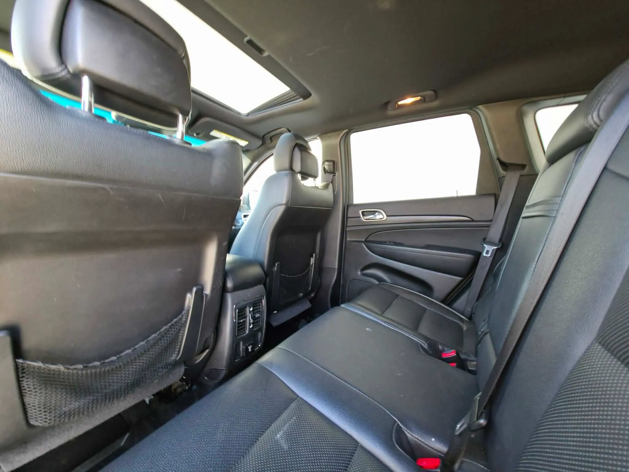 Used 2014 Jeep Grand Cherokee Laredo w/ Security & Convenience Group AWD/4WD image 13