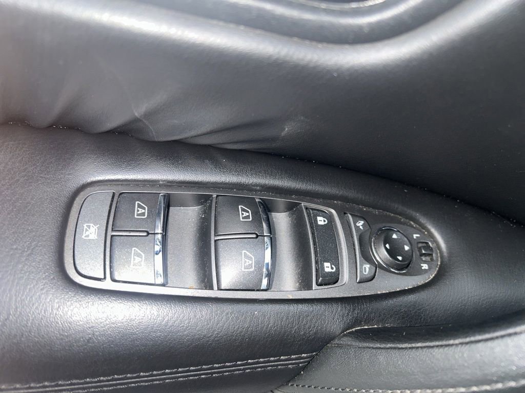 Used 2021 Nissan Armada SL w/ Captain's Chairs Package image 22