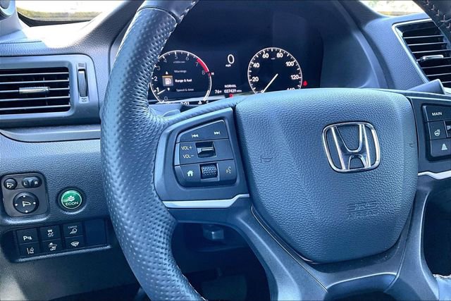 Used 2025 Honda Ridgeline TrailSport image 12