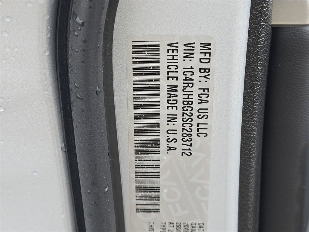 Used 2025 Jeep Grand Cherokee Limited w/ Black Appearance Package image 35