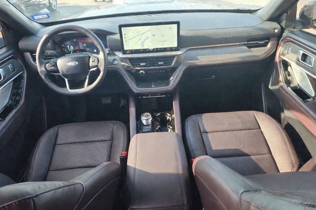 Used 2025 Ford Explorer Platinum w/ Ultimate Package image 8