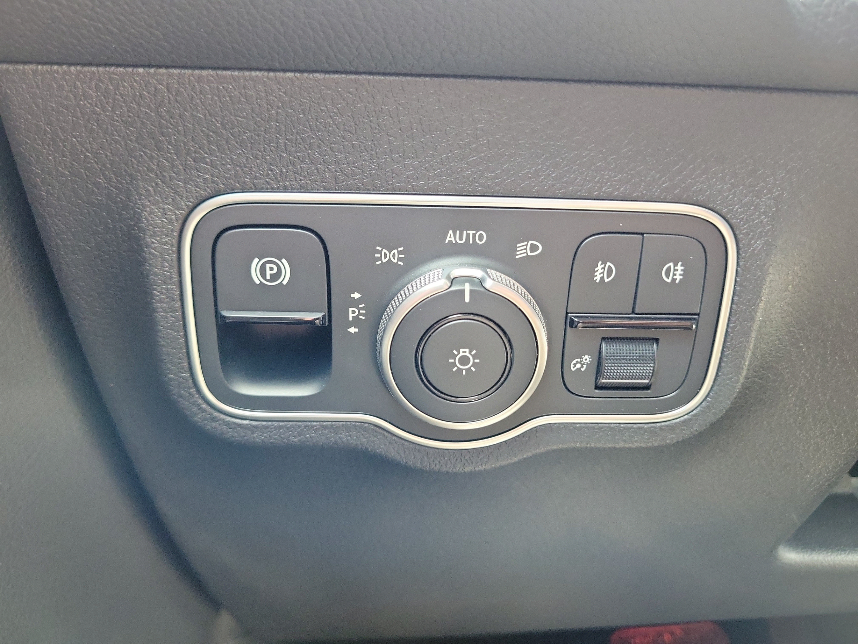 Used 2026 Mercedes-Benz GLB 250 image 28