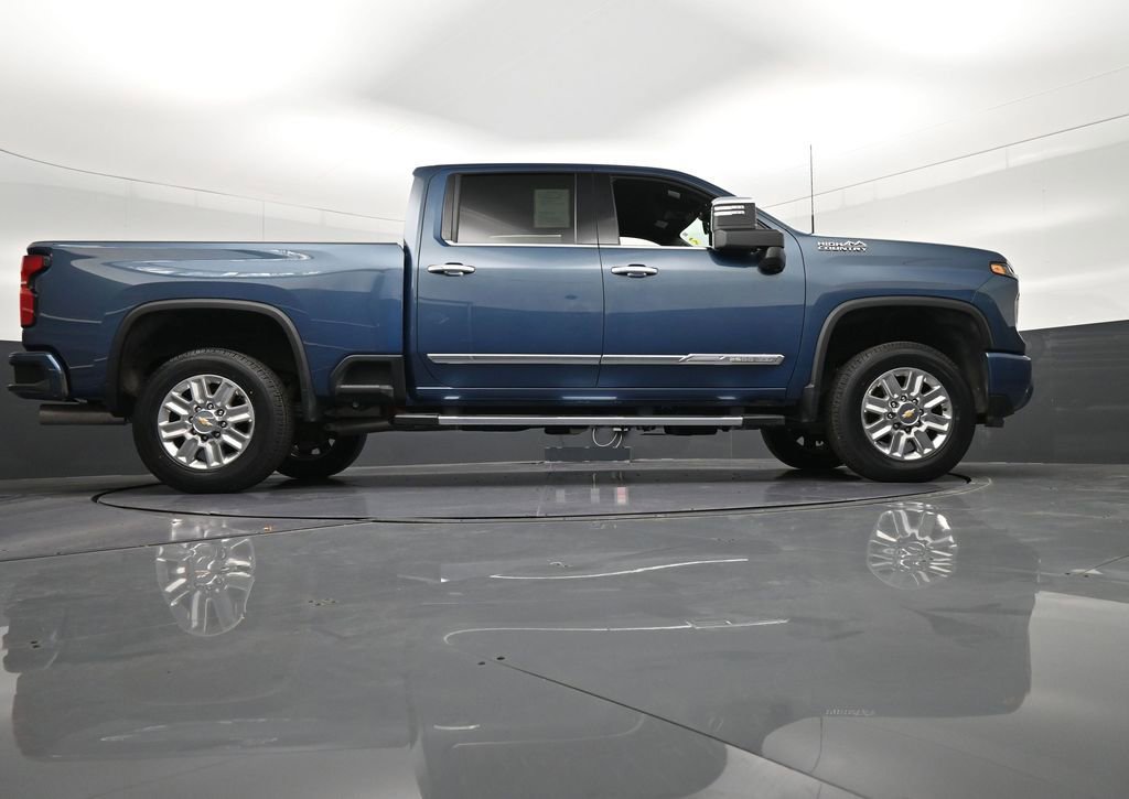 Used 2025 Chevrolet Silverado 2500 High Country w/ Technology Package AWD/4WD image 34