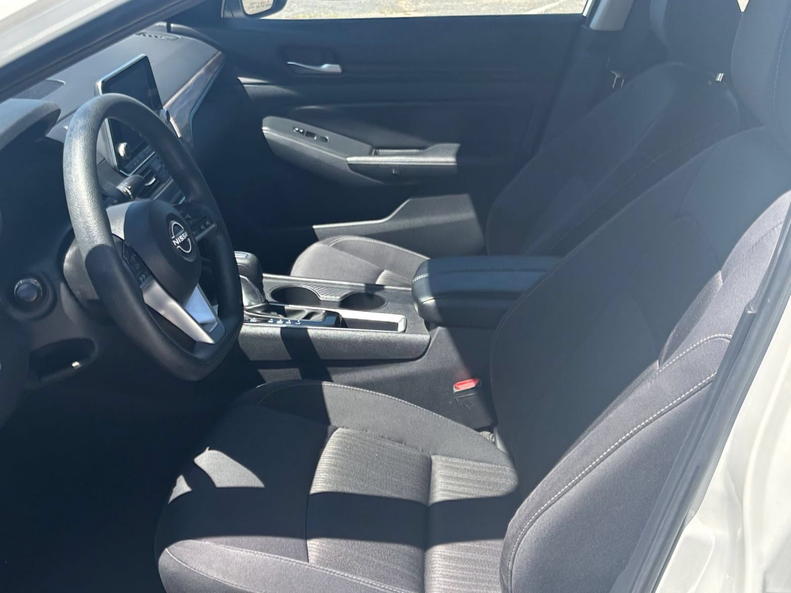Used 2025 Nissan Altima 2.5 SV FWD image 24