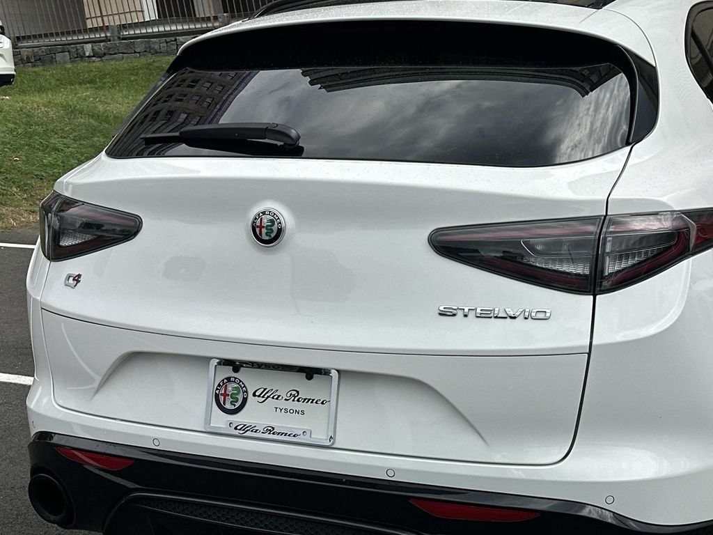 Used 2025 Alfa Romeo Stelvio Sprint w/ Veloce Package AWD/4WD image 12