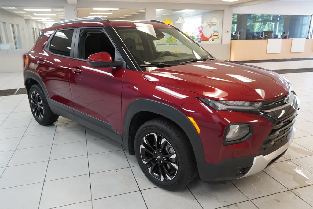 Certified 2023 Chevrolet TrailBlazer LT w/ LPO, Blackout Package AWD/4WD image 16