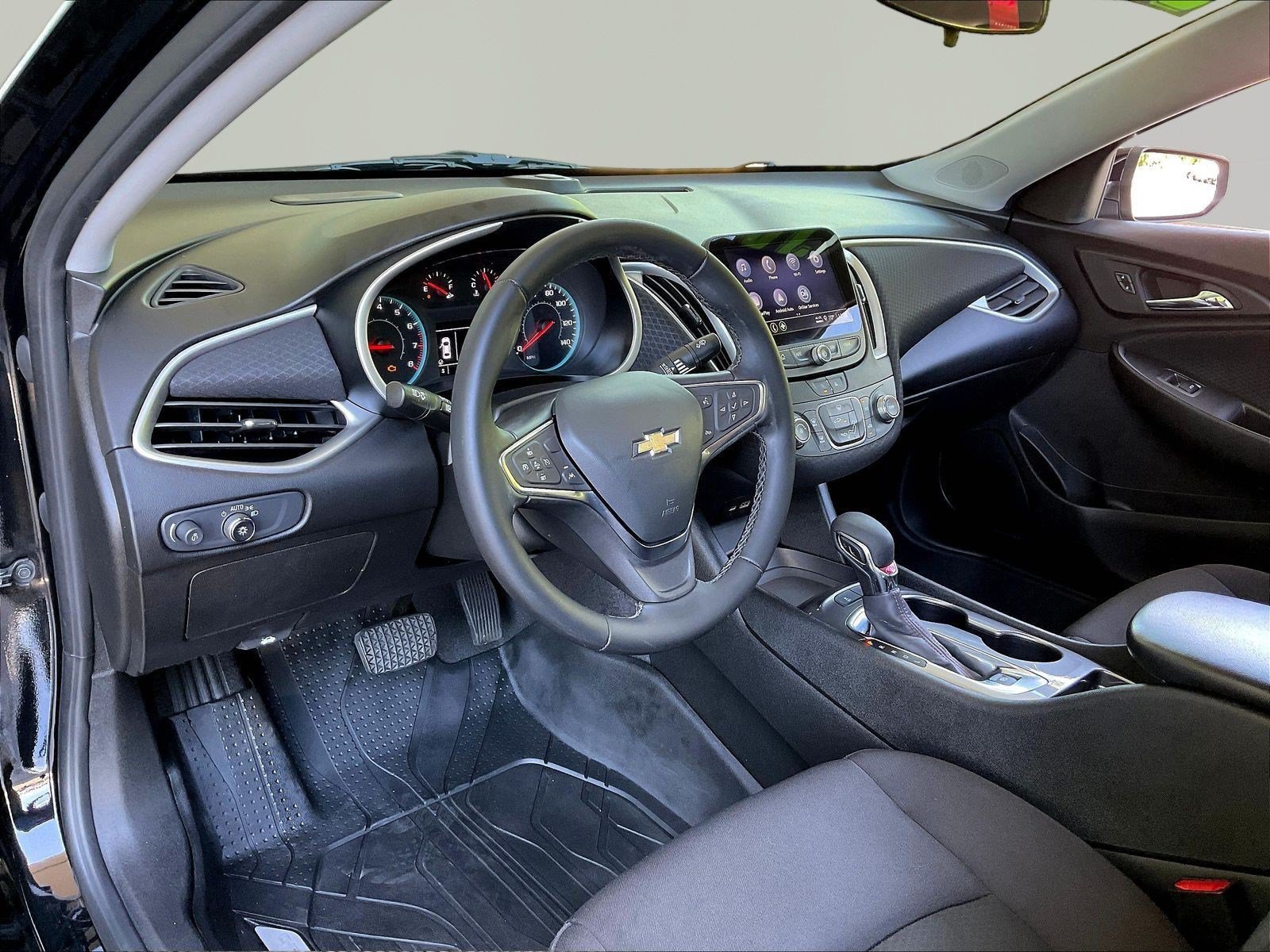Used 2024 Chevrolet Malibu RS FWD image 16