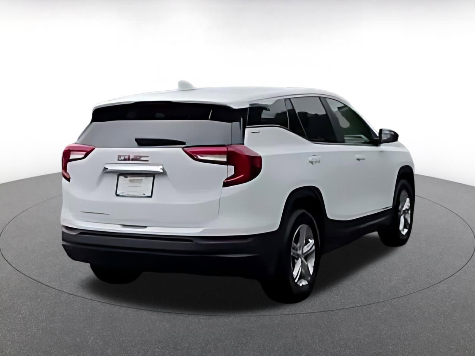 Used 2024 GMC Terrain SLE FWD image 16