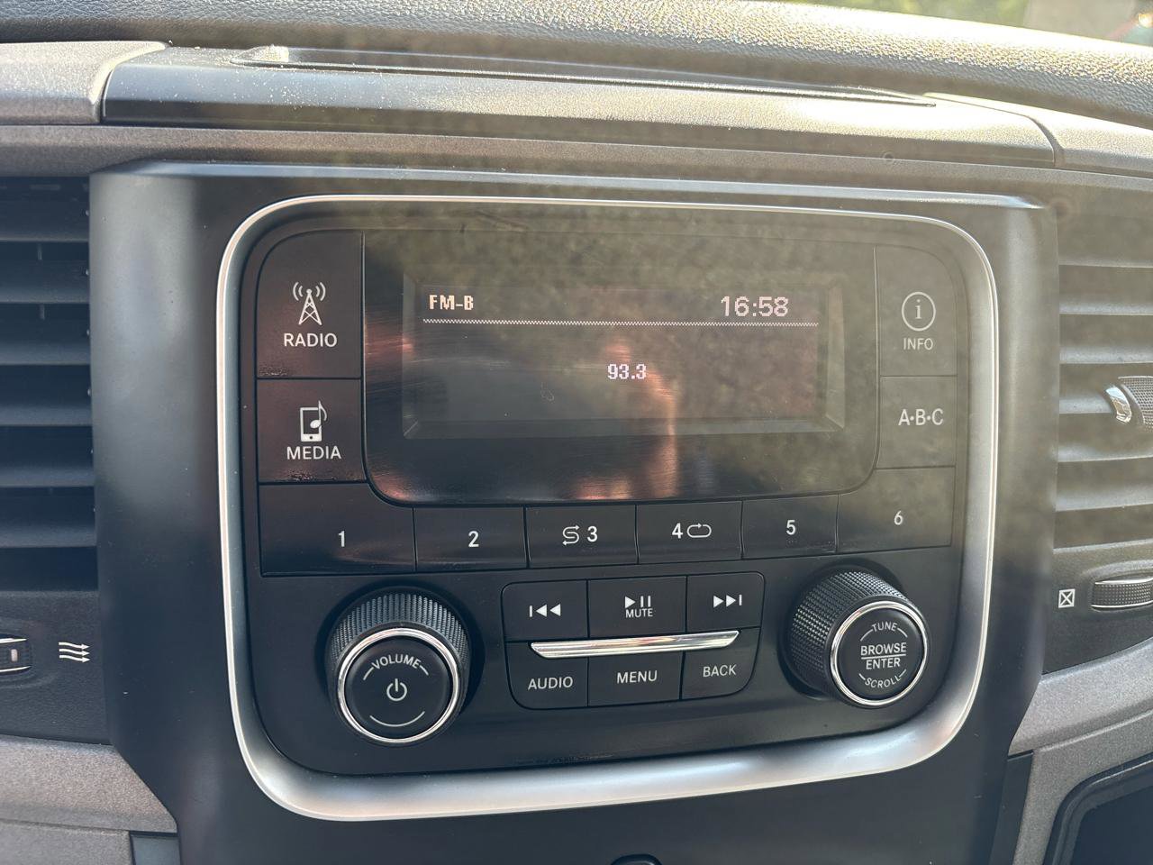 Used 2018 RAM 1500 Express AWD/4WD image 24