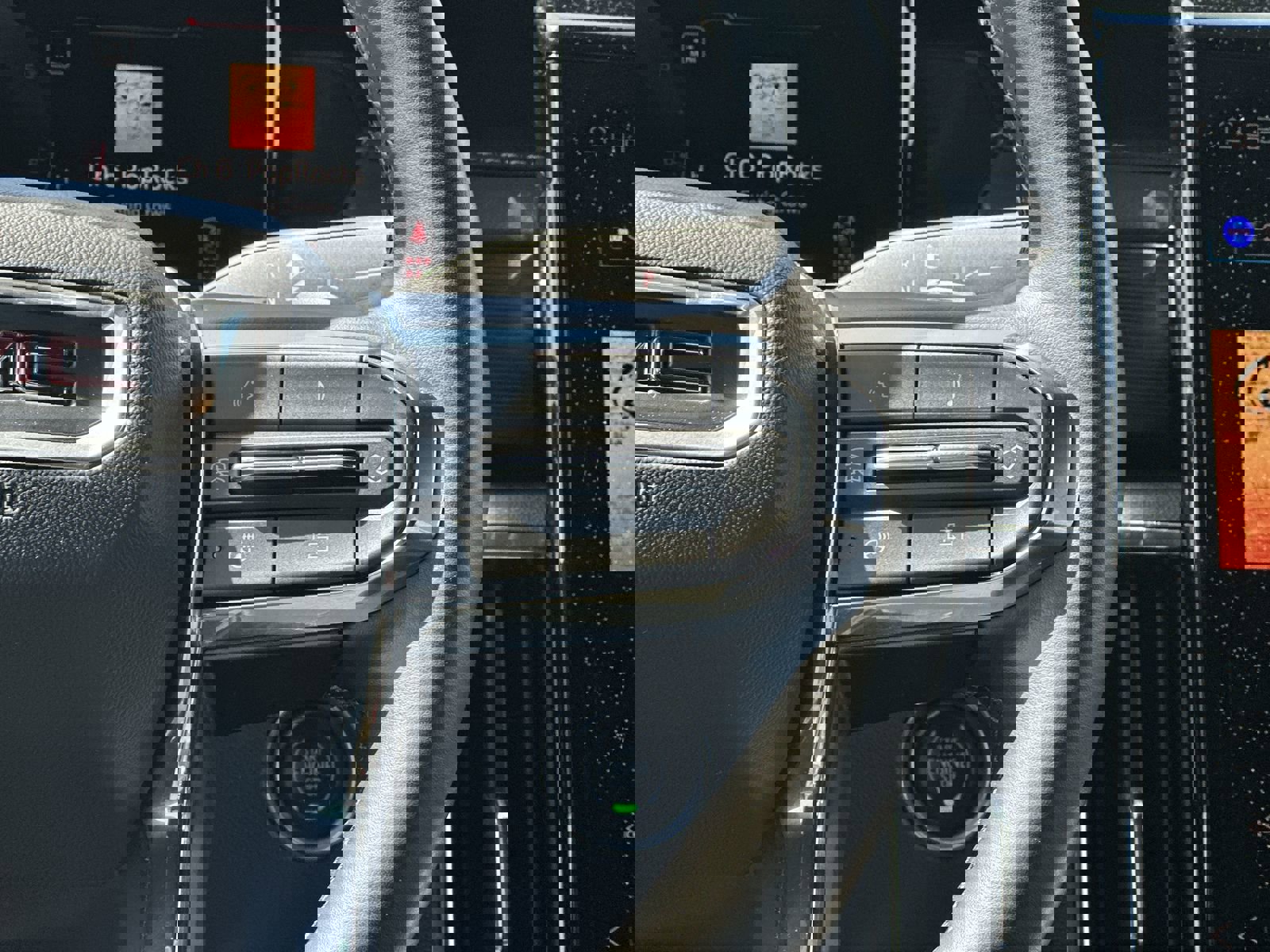 Used 2025 GMC Acadia Elevation image 21