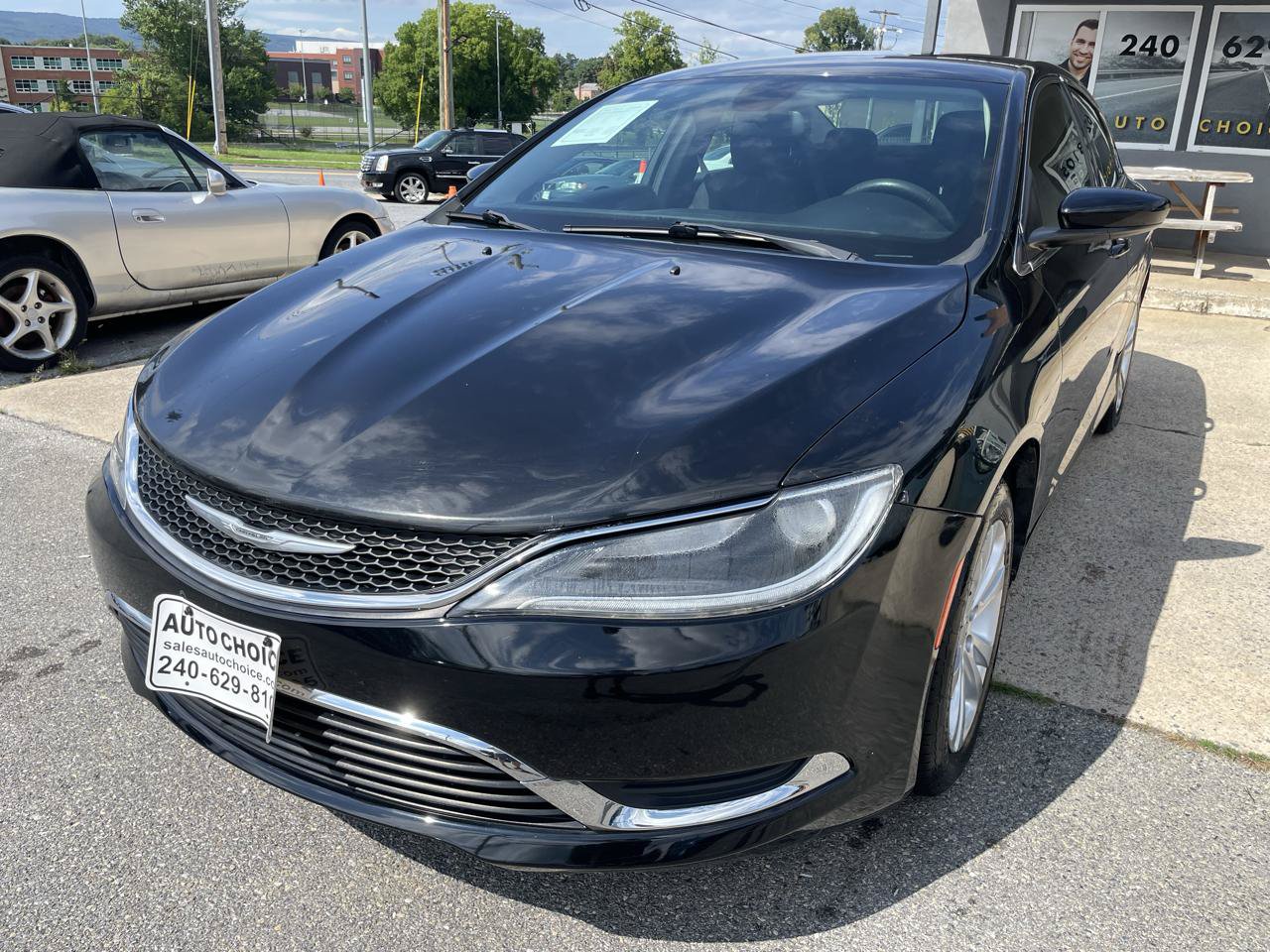 Used 2015 Chrysler 200 Limited FWD image 1