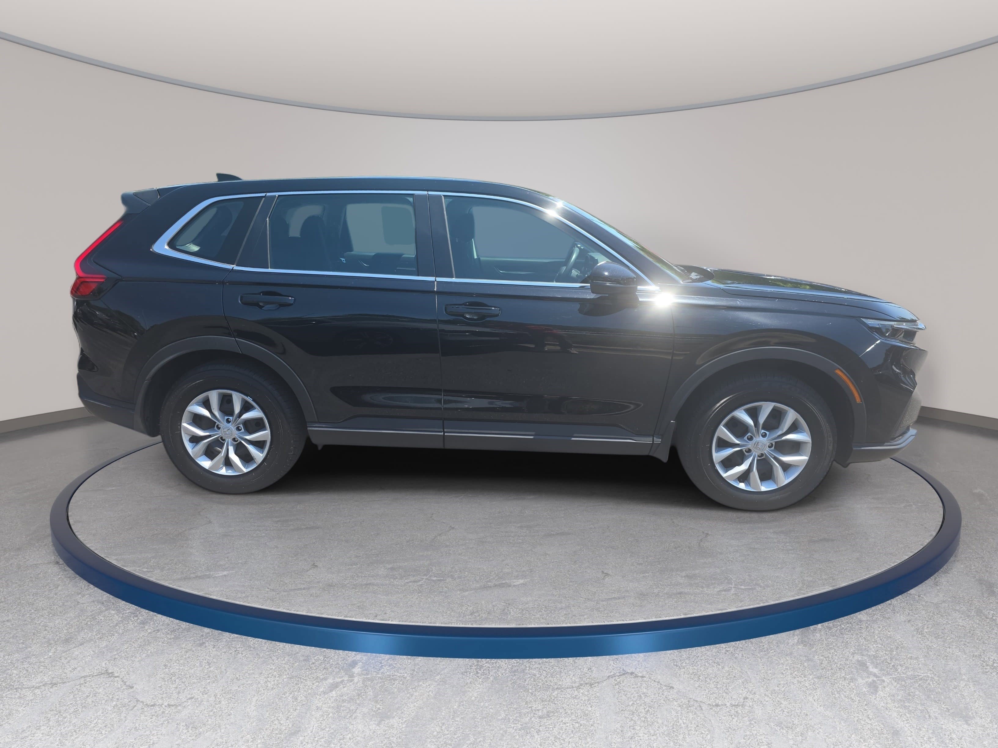Used 2023 Honda CR-V LX image 4