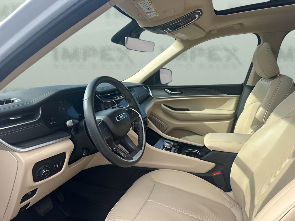 Used 2021 Jeep Grand Cherokee L Limited w/ Luxury Tech Group II image 9