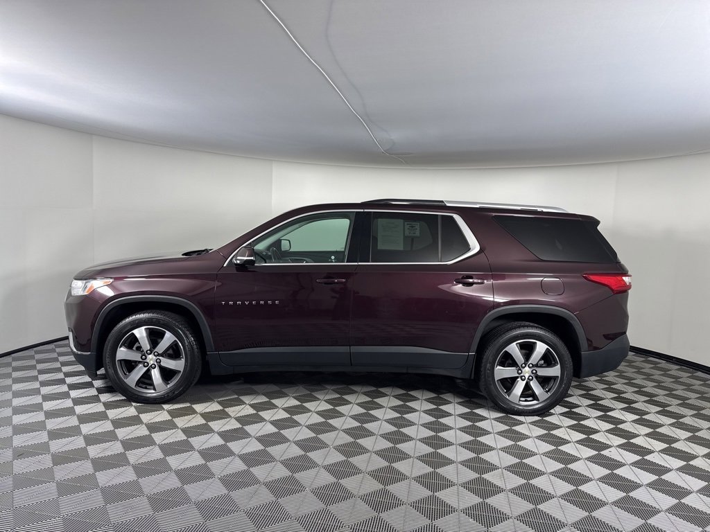 Used 2018 Chevrolet Traverse LT image 2