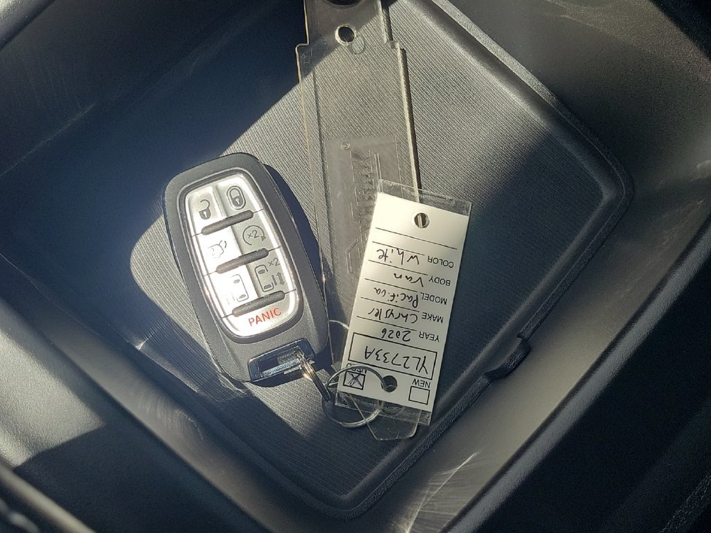 Used 2026 Chrysler Pacifica Select FWD image 24