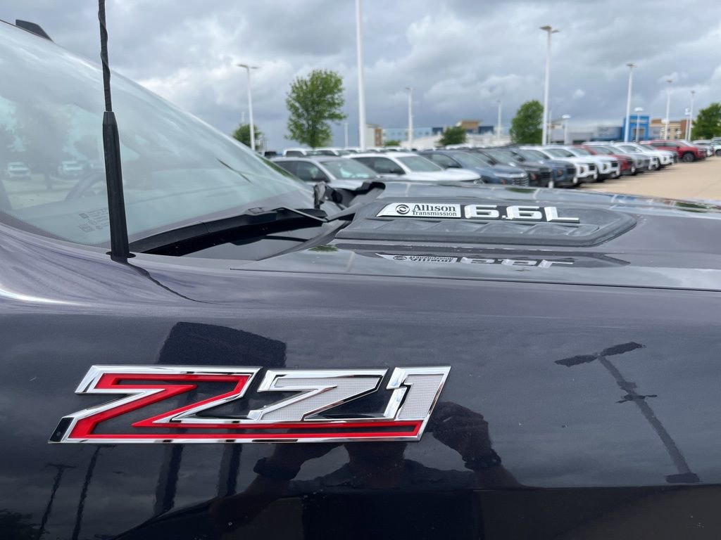 Used 2024 Chevrolet Silverado 3500 LTZ w/ LTZ Premium Package image 9