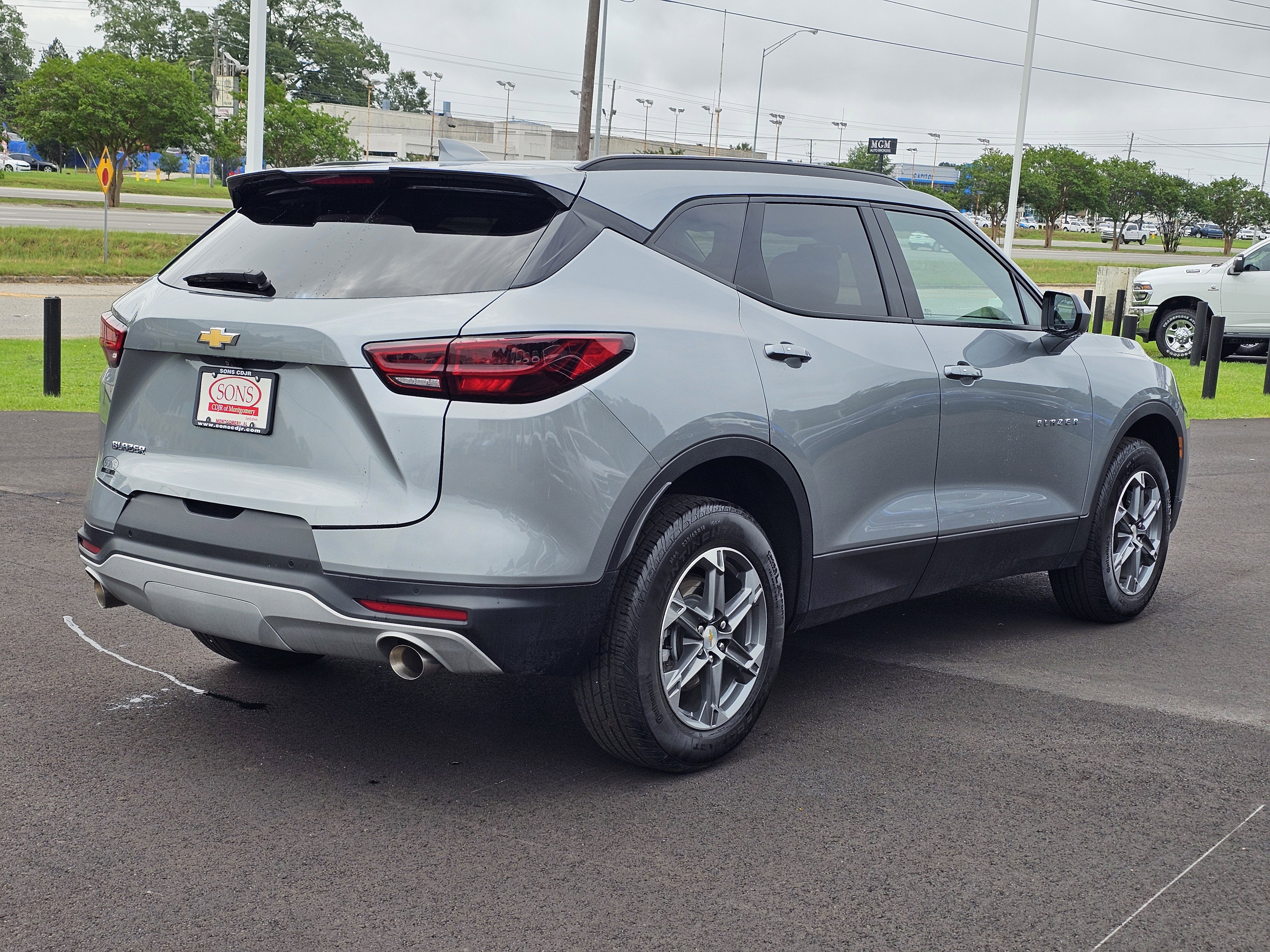 Used 2024 Chevrolet Blazer LT w/ Convenience Package FWD image 8
