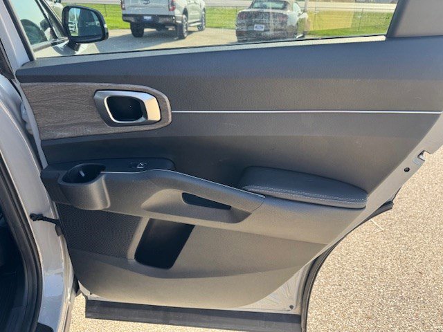 Used 2022 Kia Sorento S w/ Panoramic Sunroof Package AWD/4WD image 37