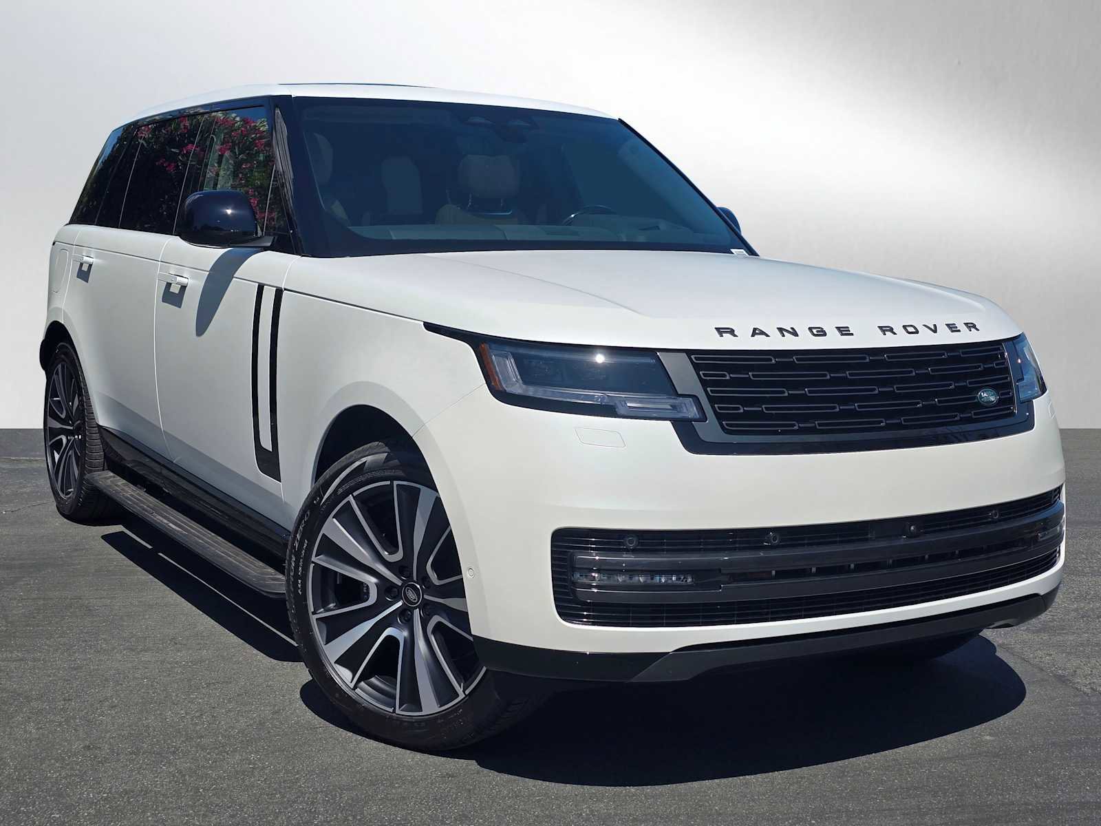 New 2025 Land Rover Range Rover Long Wheelbase SE image 1