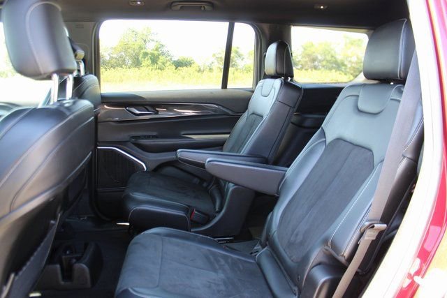 Used 2022 Jeep Grand Cherokee L Laredo image 25