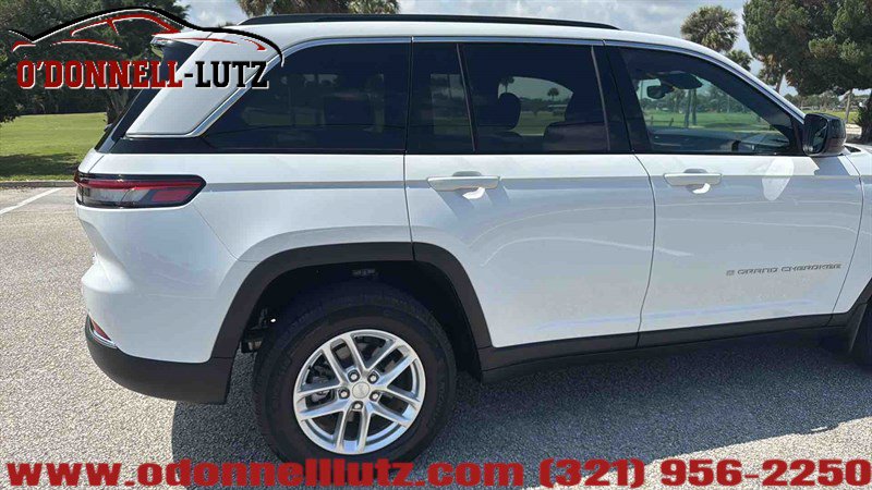 Used 2024 Jeep Grand Cherokee Laredo X w/ Luxury Tech Group I AWD/4WD image 8