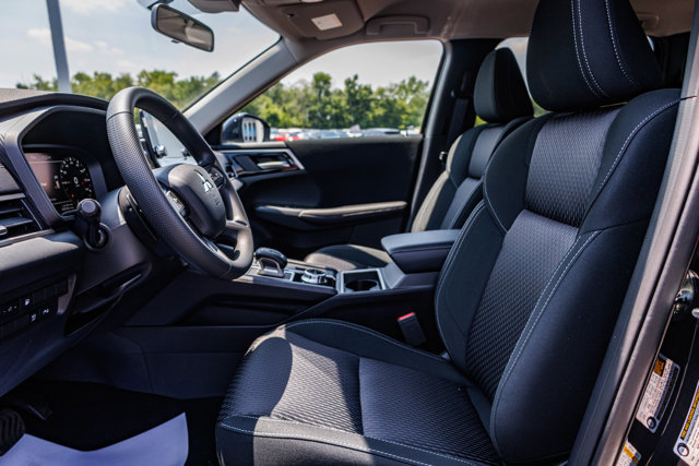New 2025 Mitsubishi Outlander ES image 14