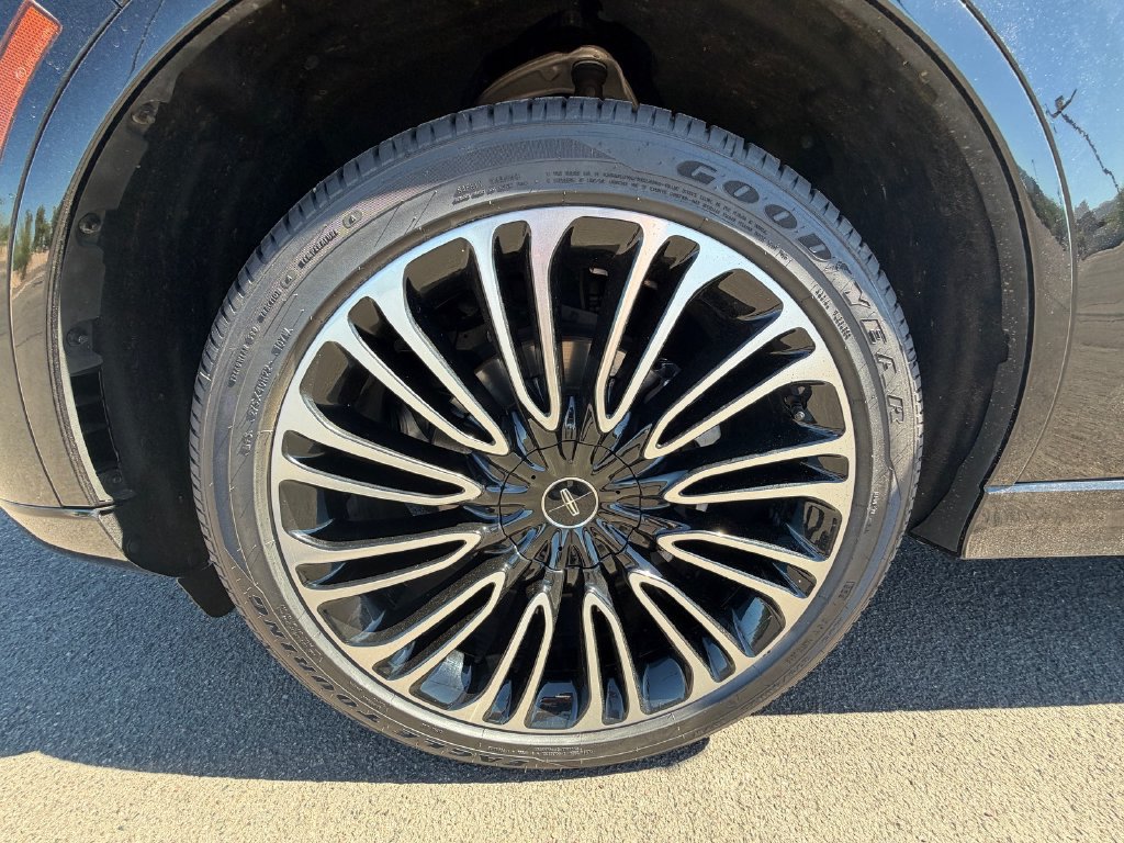 Certified 2023 Lincoln Aviator Black Label w/ Class IV Trailer Tow Package AWD/4WD image 9