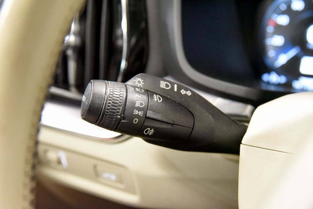 Used 2020 Volvo S60 T6 Momentum w/ Protection Package Premier image 24