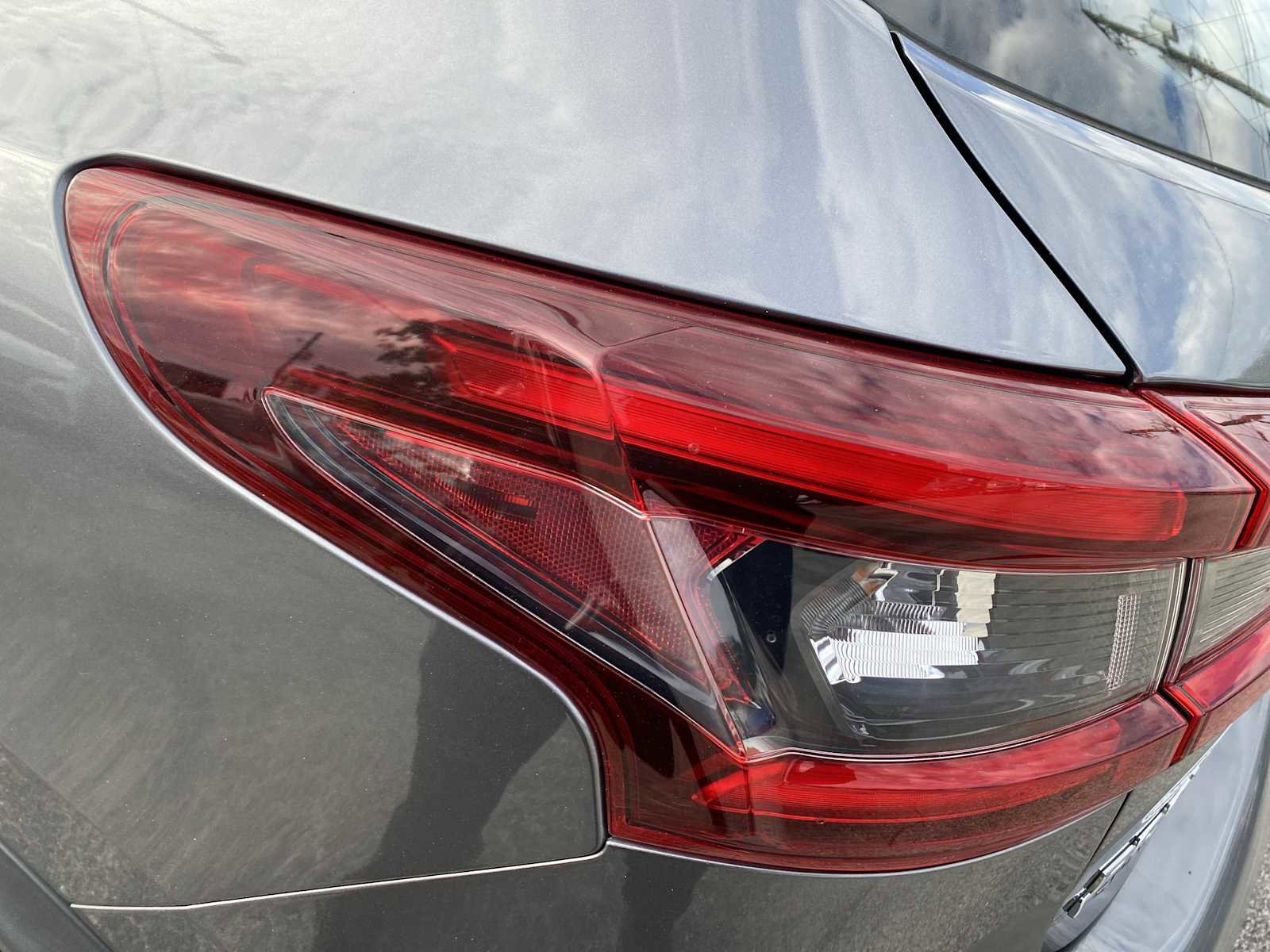 Used 2021 Nissan Rogue Sport S image 11